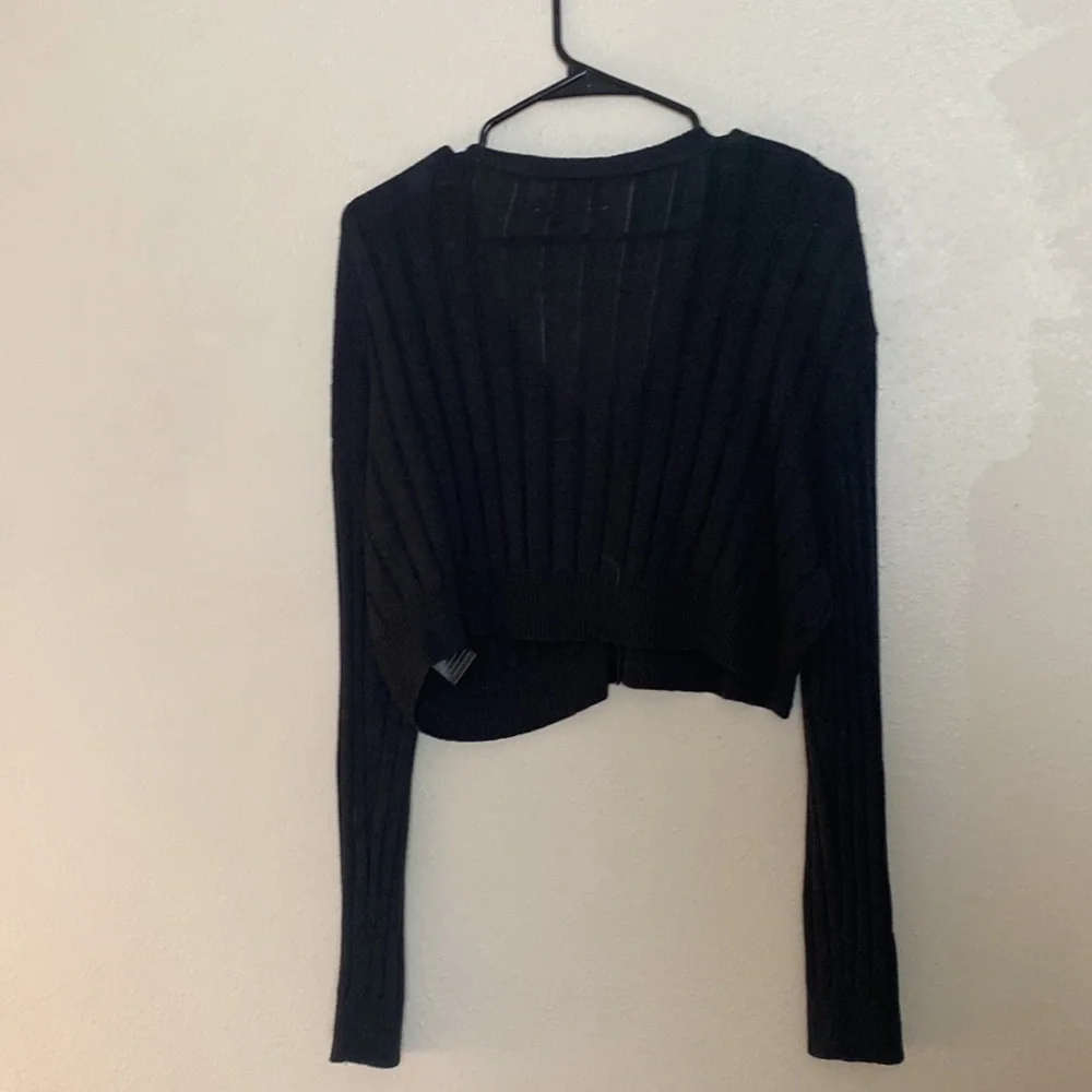 Urban Outfitters Cropped Sweater - Picture 4 of 4